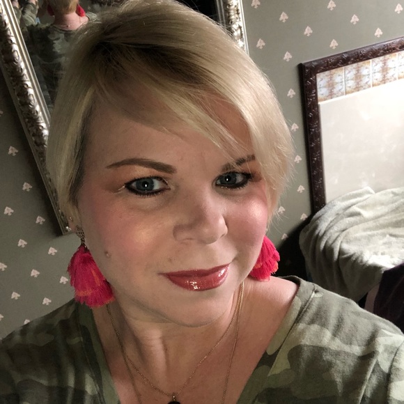 Meet your Posher, Traci - Picture 1 of 1